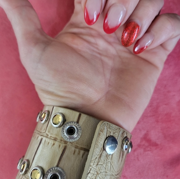 BRAND NEW STUNNING CROCODILE CUFF with gemstones and Cross - Picture 5 of 5